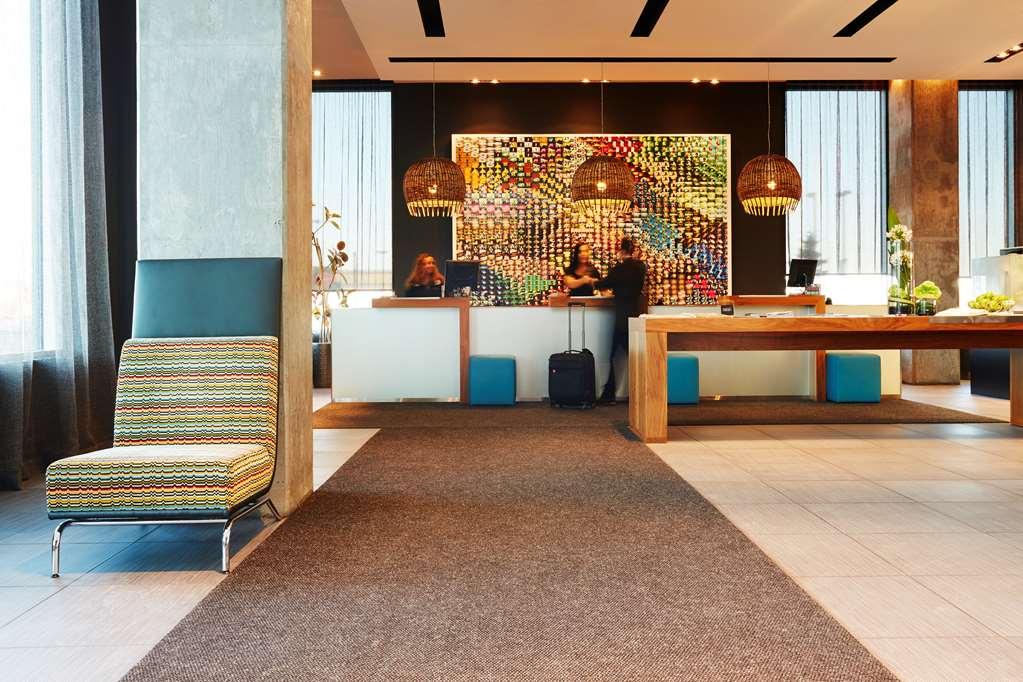 Hotel Alt Quartier Dix30 Броссар Інтер'єр фото