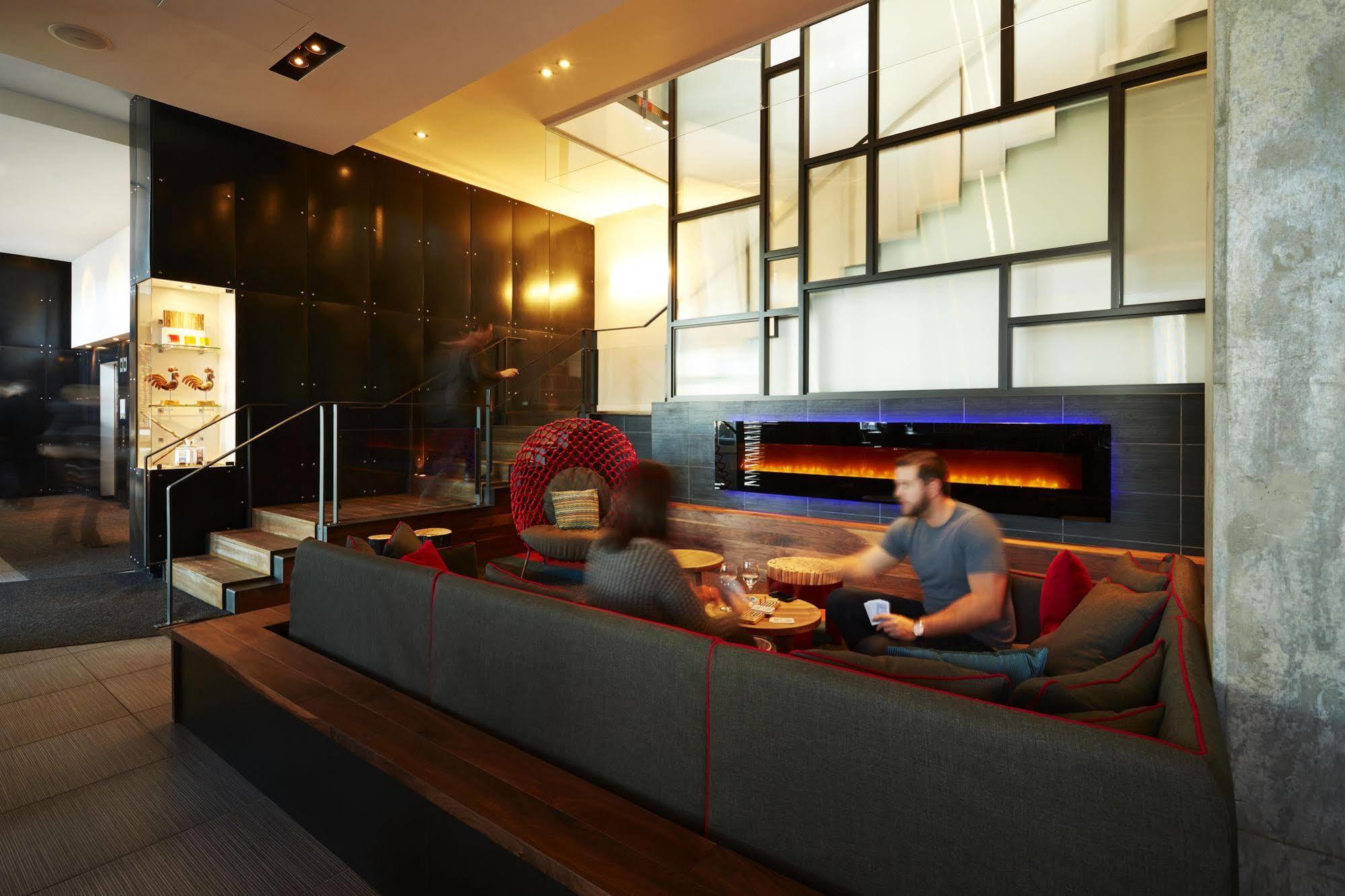 Hotel Alt Quartier Dix30 Броссар Екстер'єр фото