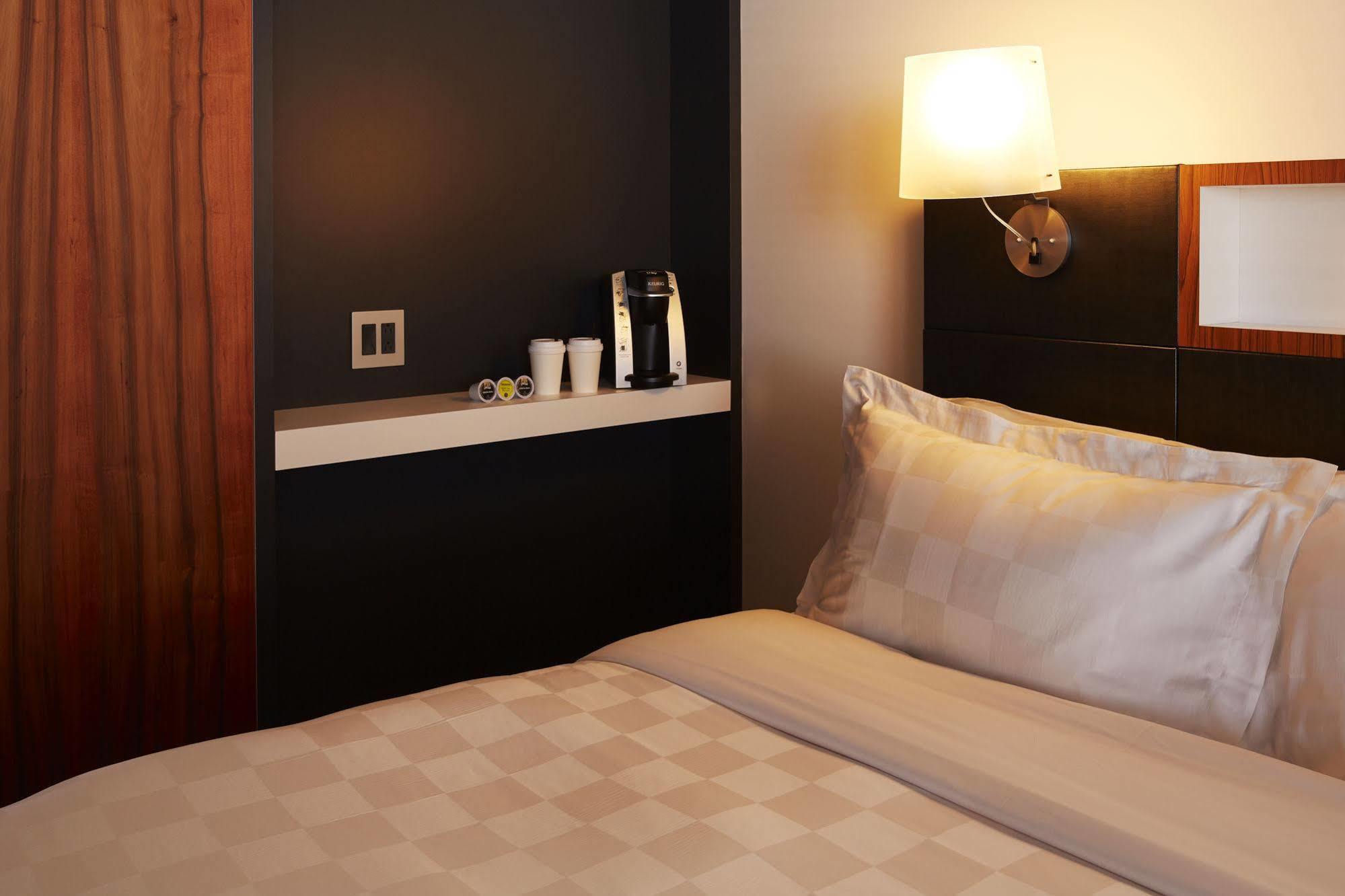 Hotel Alt Quartier Dix30 Броссар Екстер'єр фото